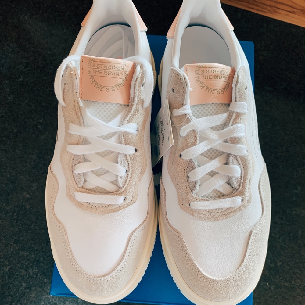 ADIDAS WOMEN’S SC PREMIERE SNEAKER 7.5